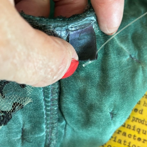 Black Swan Women’s Green Velvet Brocade on back of Dress Size large - Picture 8 of 9